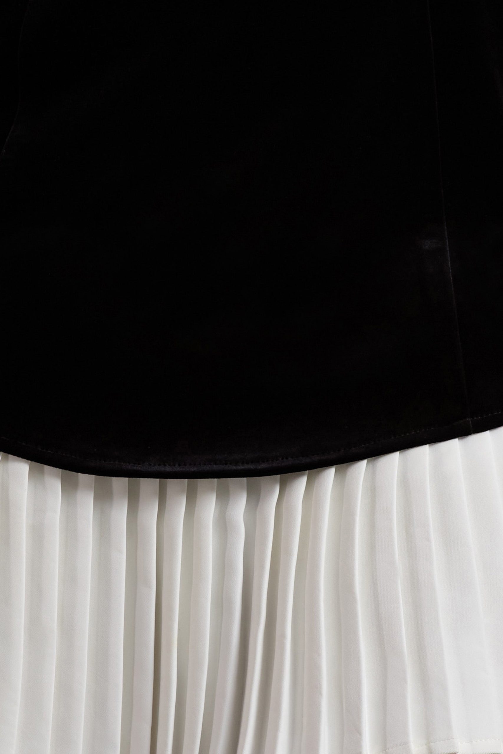 Americano | Black Velvet Sweetheart Long-Sleeve Mini Dress - Image 6